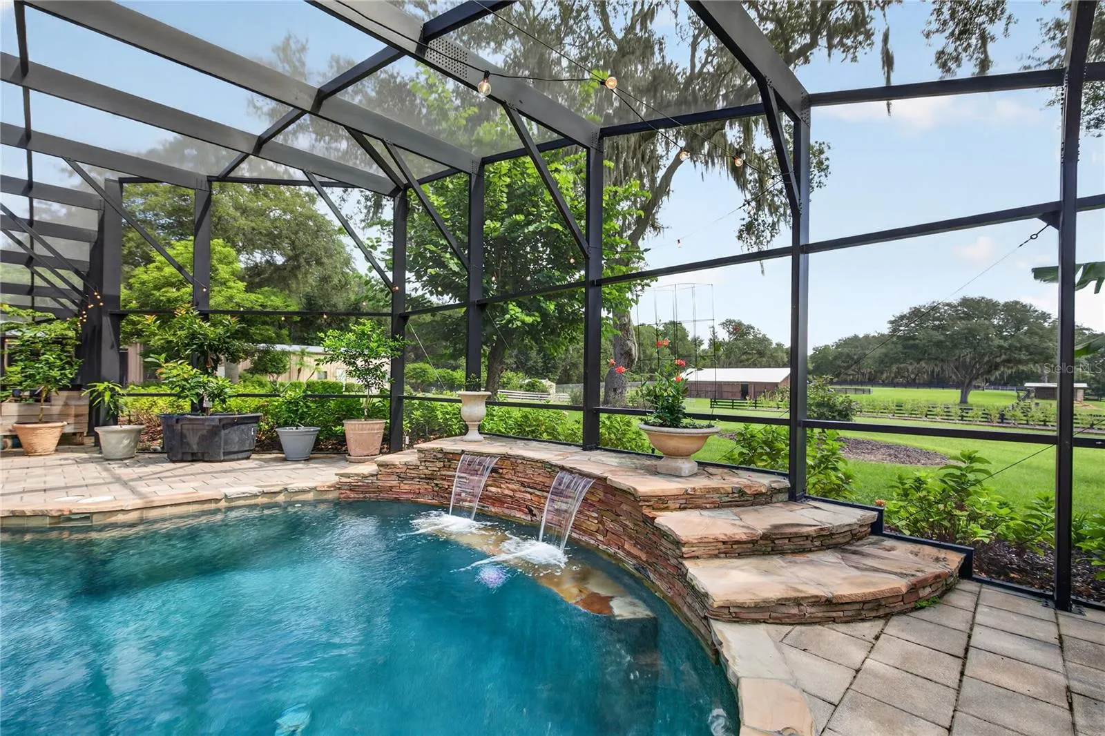 pool / water fall