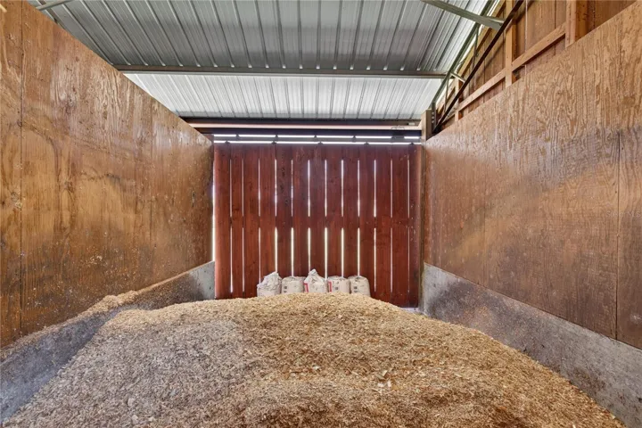 shavings stall