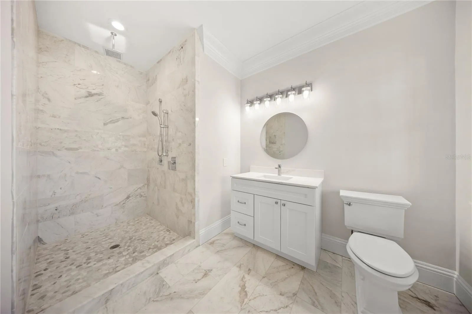 En Suite to Bedroom 4