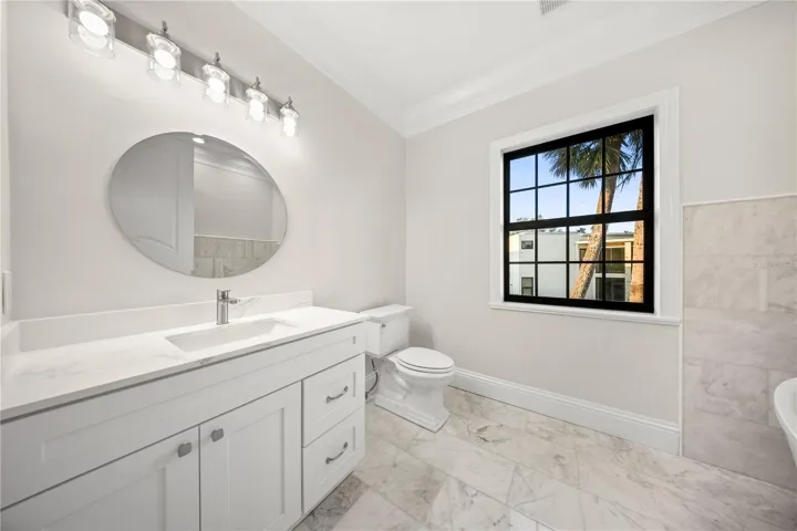 En Suite to Bedroom 5
