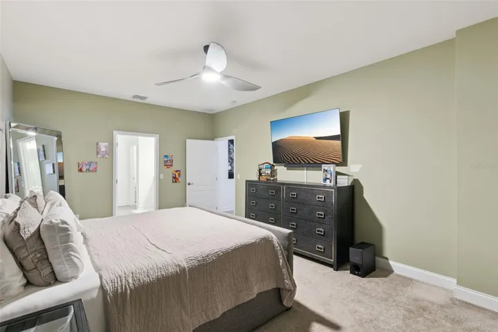 Maater bedroom