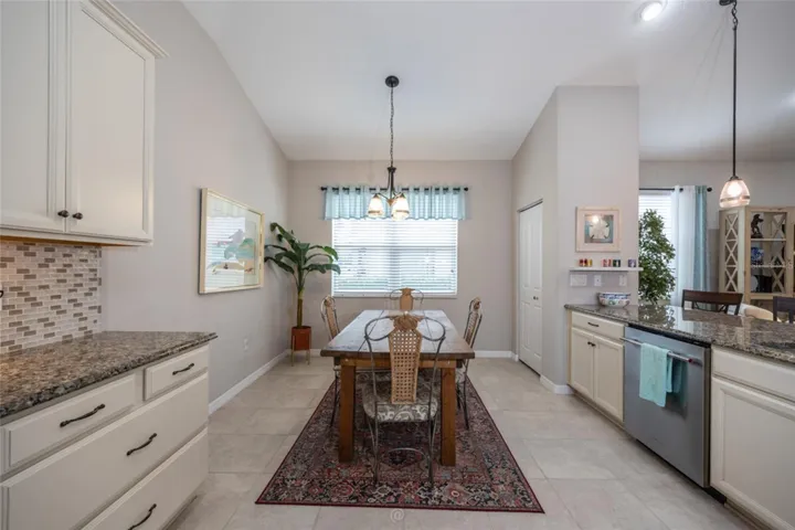 Eat-in kitchen