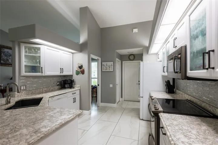 Soft close drawers, pull-out cabinet drawers and pantry.