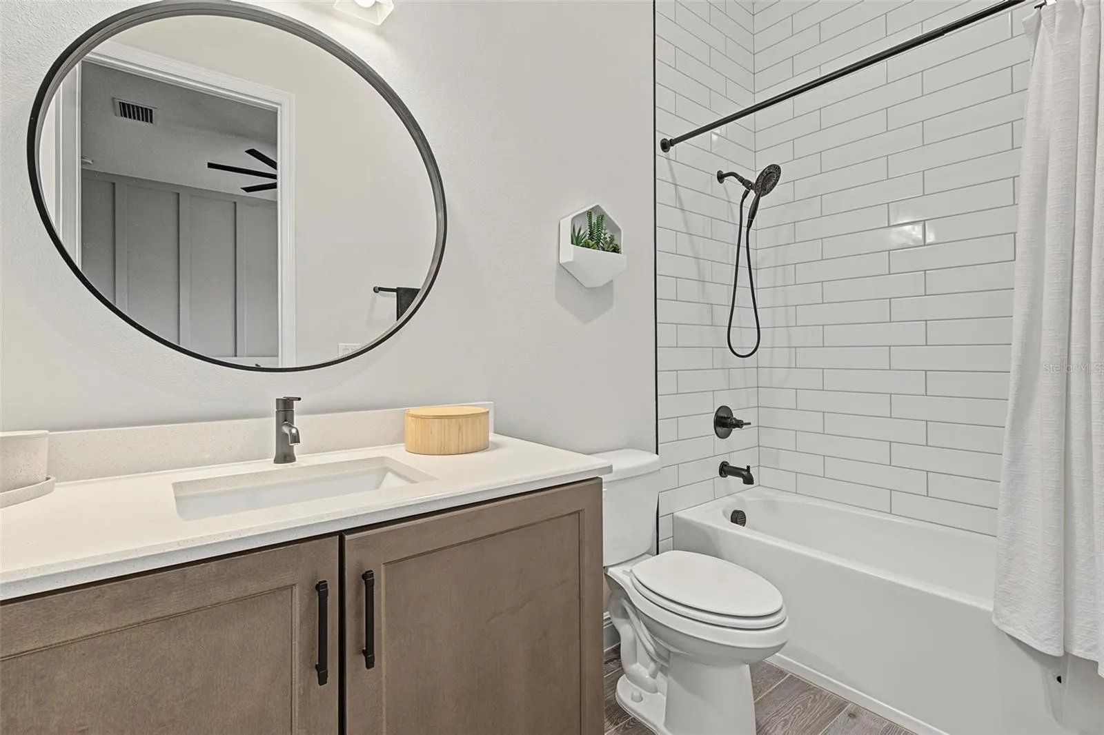 En-suite bathroom 2
