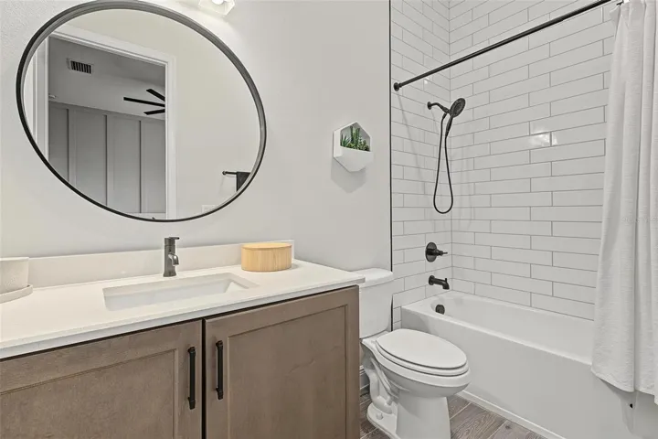 En-suite bathroom 2