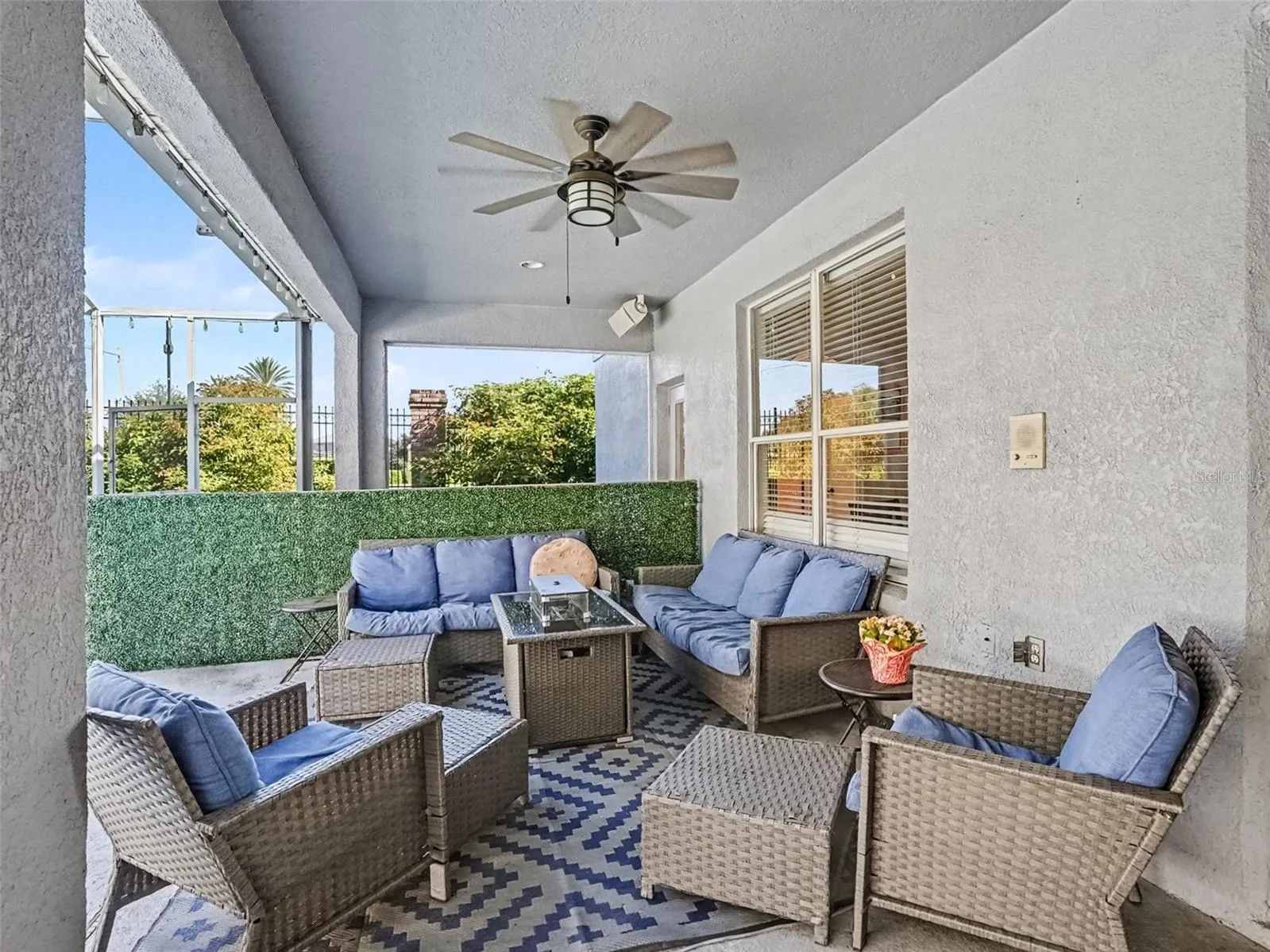Indoor/outdoor living