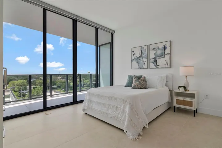 Bedroom 2 with western exposure