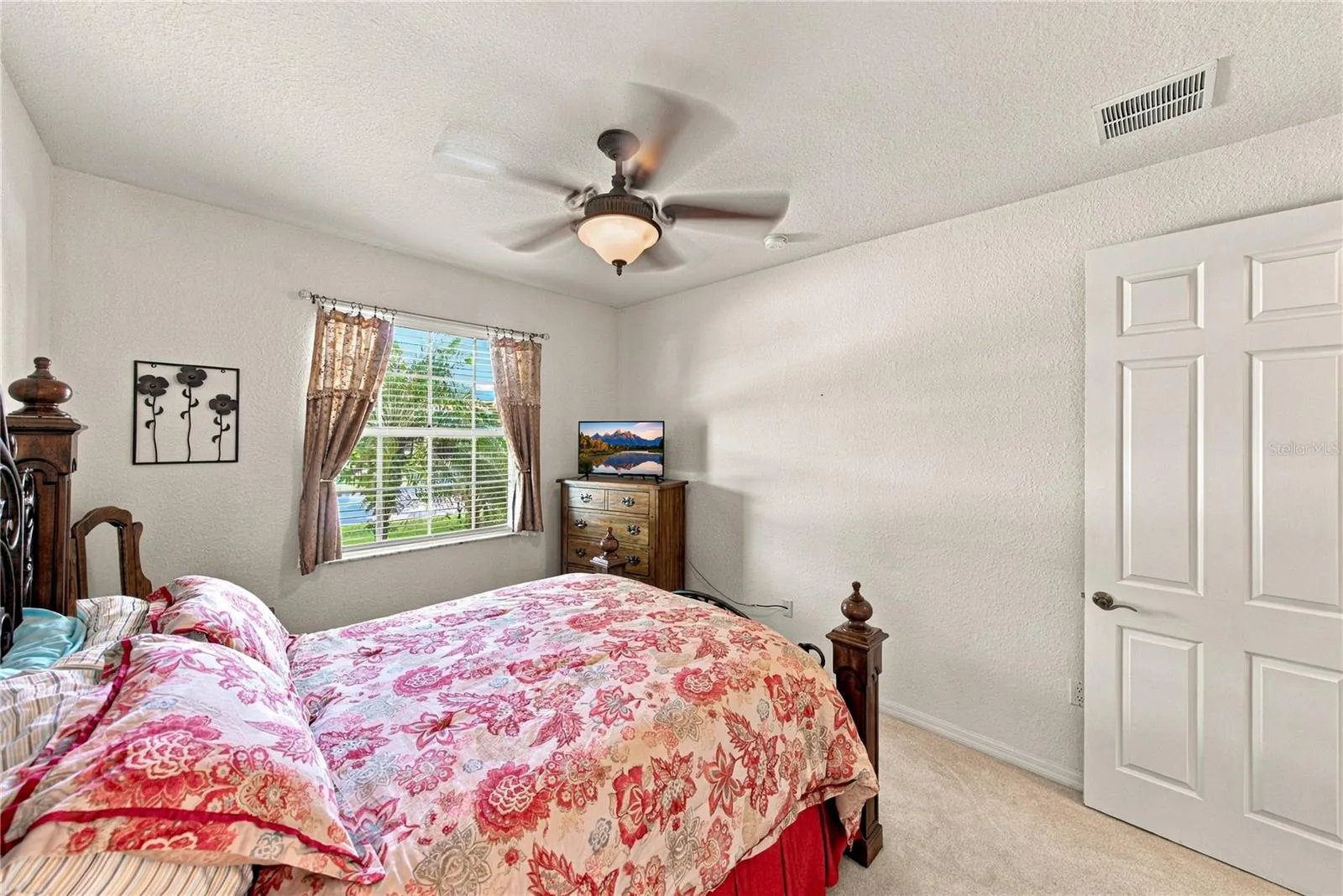 Guest bedroom