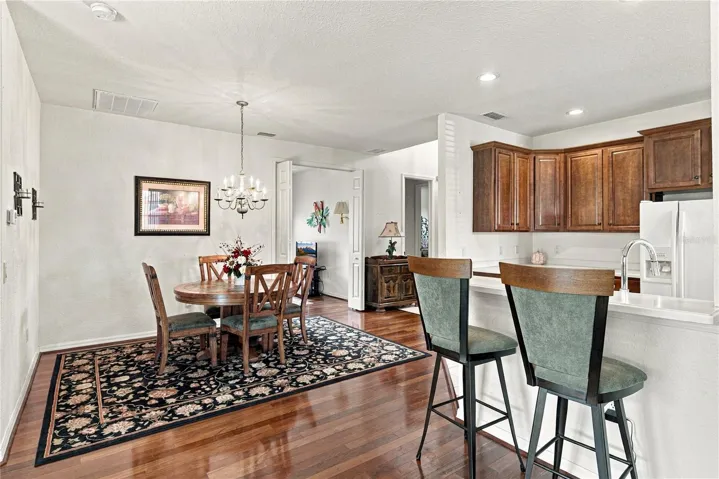 Dining room &amp; breakfast bar