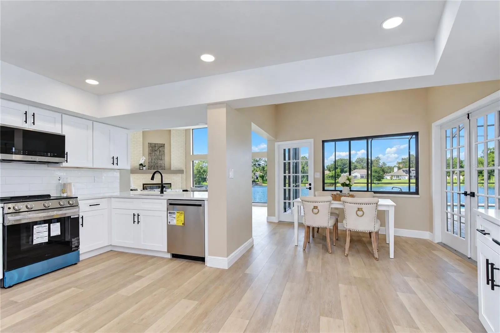 Kitchen - Breakfast Area