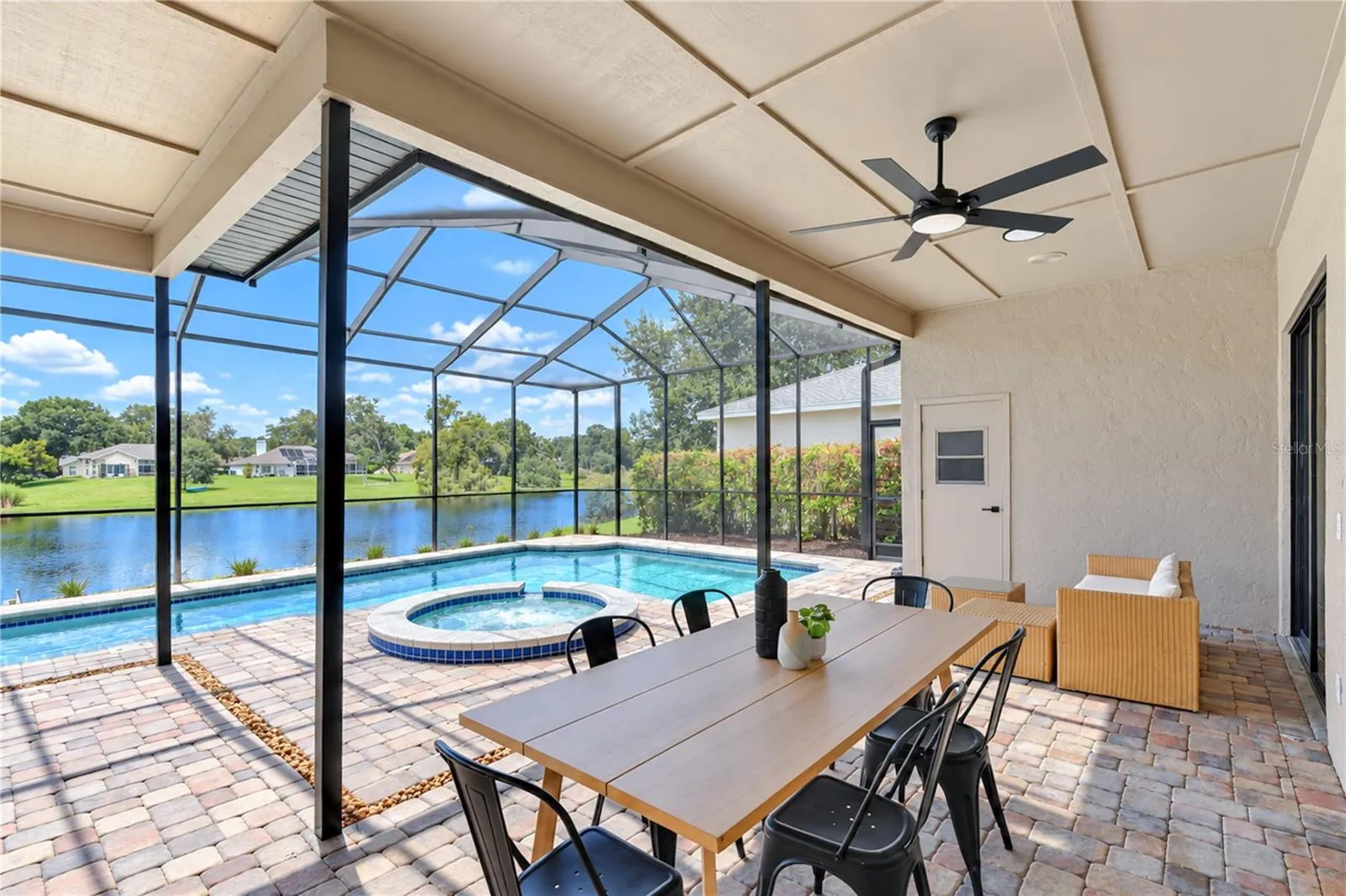 Lanai - Pool/Spa - Pond - Outdoor Pool Bath 4