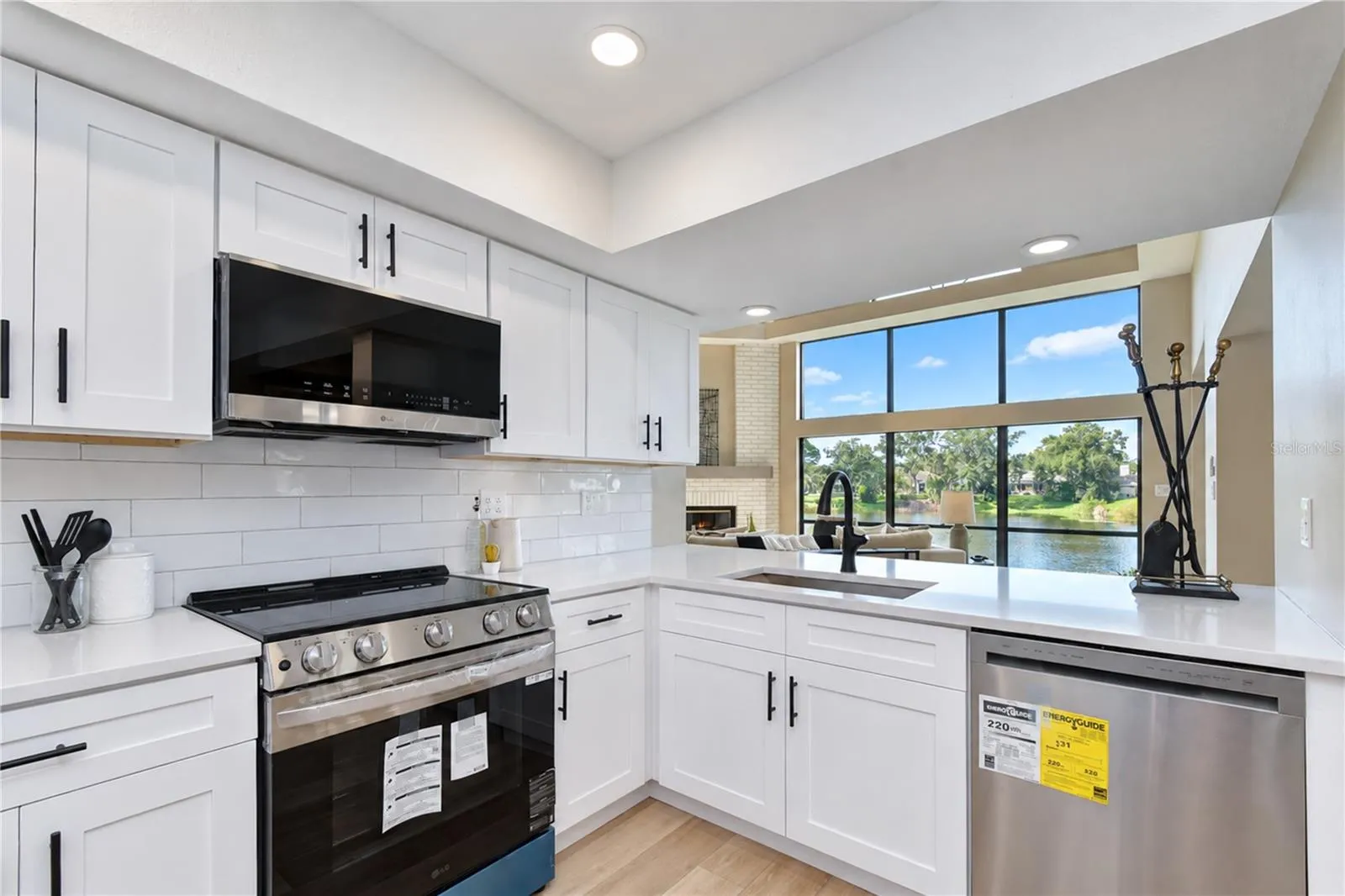 Kitchen - Breakfast Bar