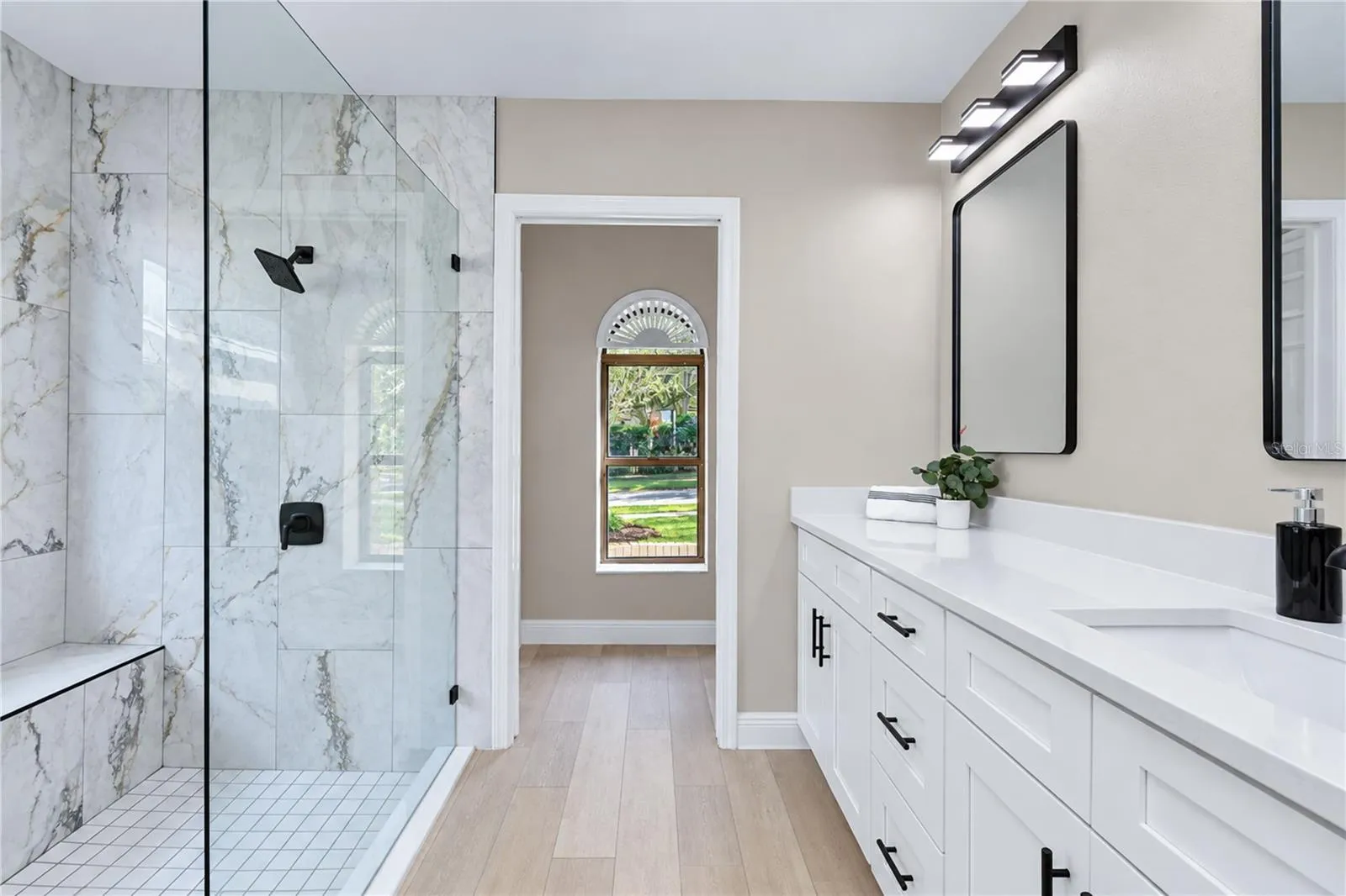 Seamless Glass Enclosed Shower