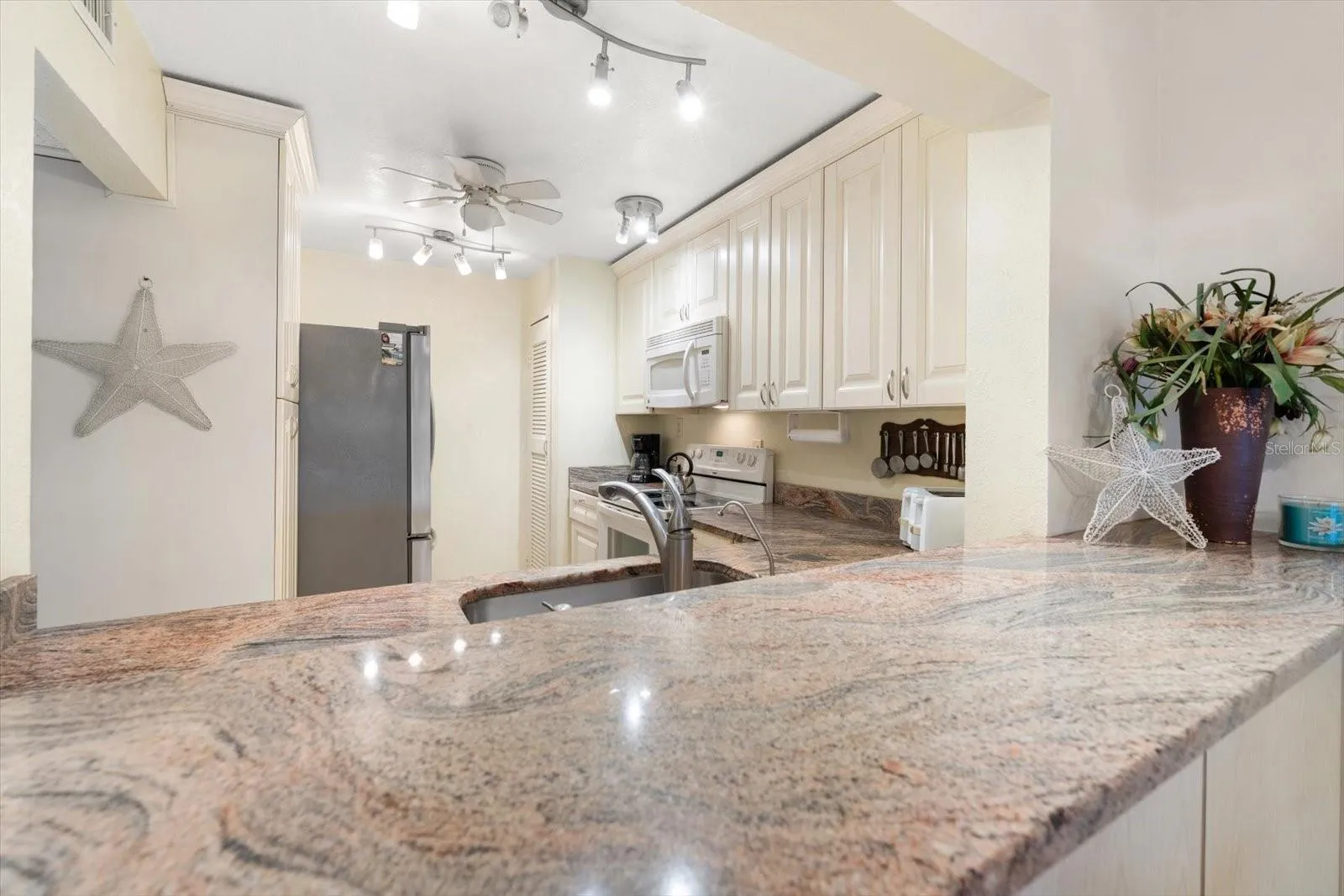 GREAT KITCHEN