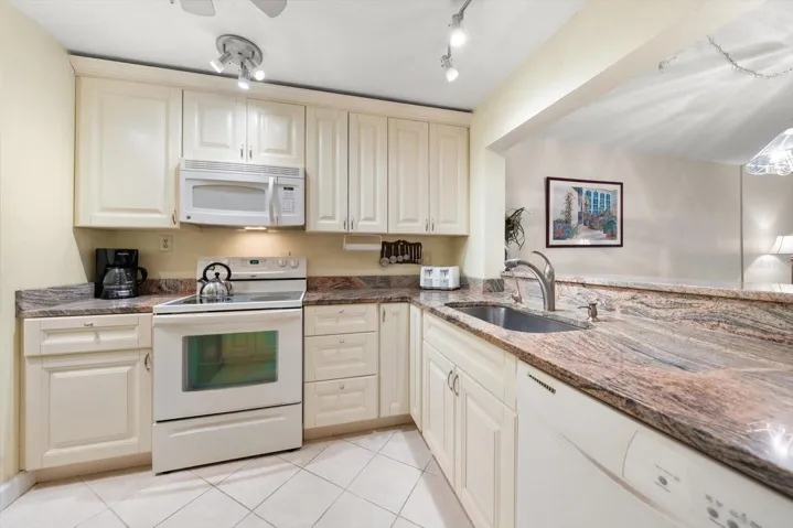 BEAUTIFUL UPDATED KITCHEN