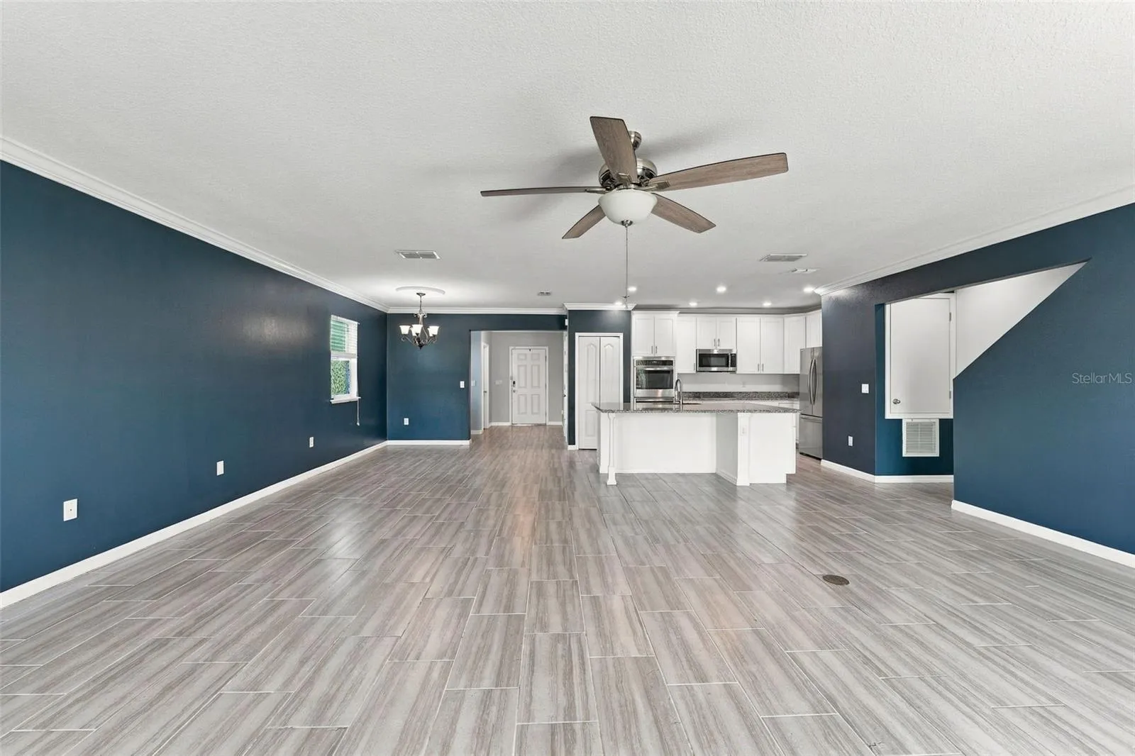 Living room/Dining area