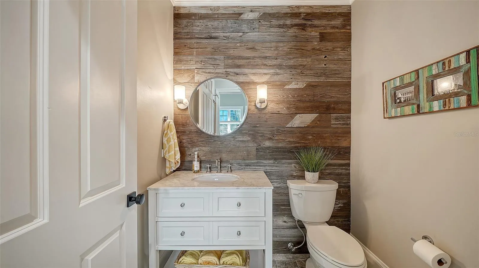 Half bath near entry &amp; den