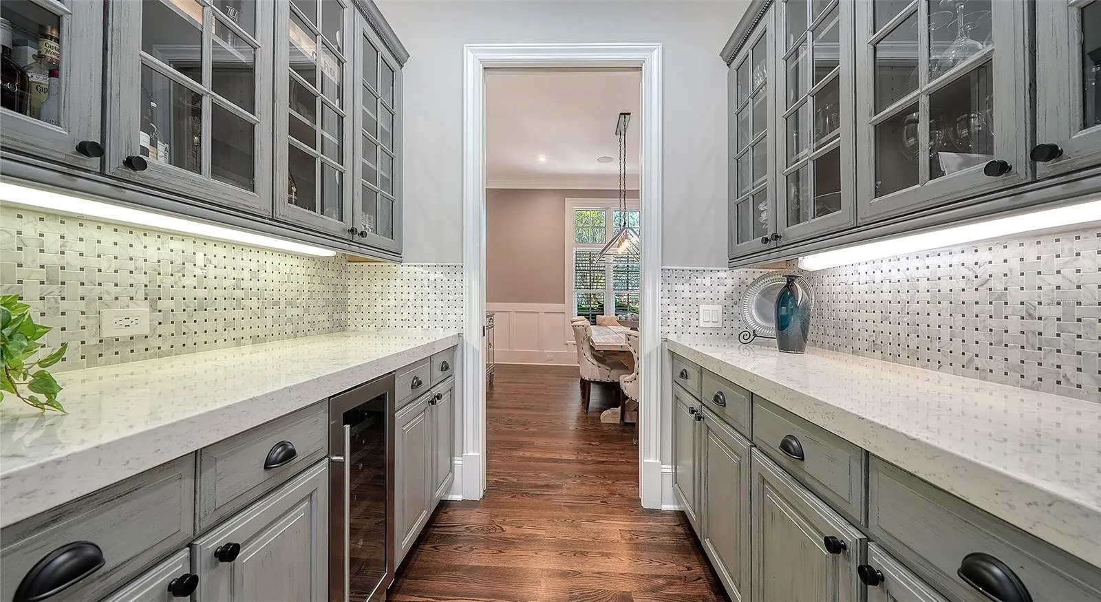 Butler pantry from kitchen to formal dining