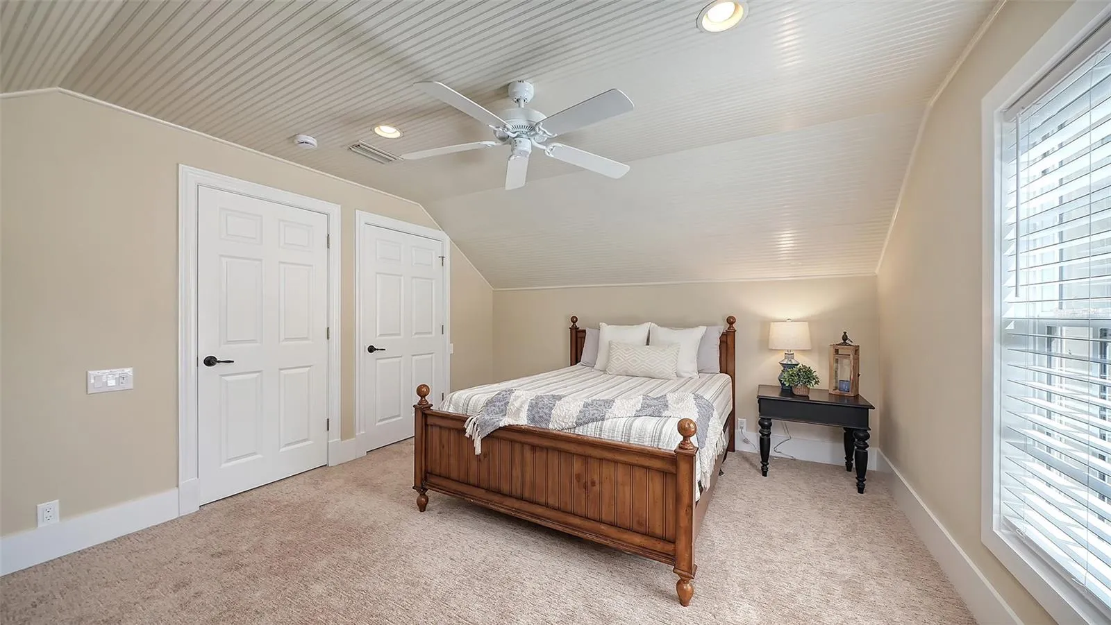 Upstairs - 6th bedroom