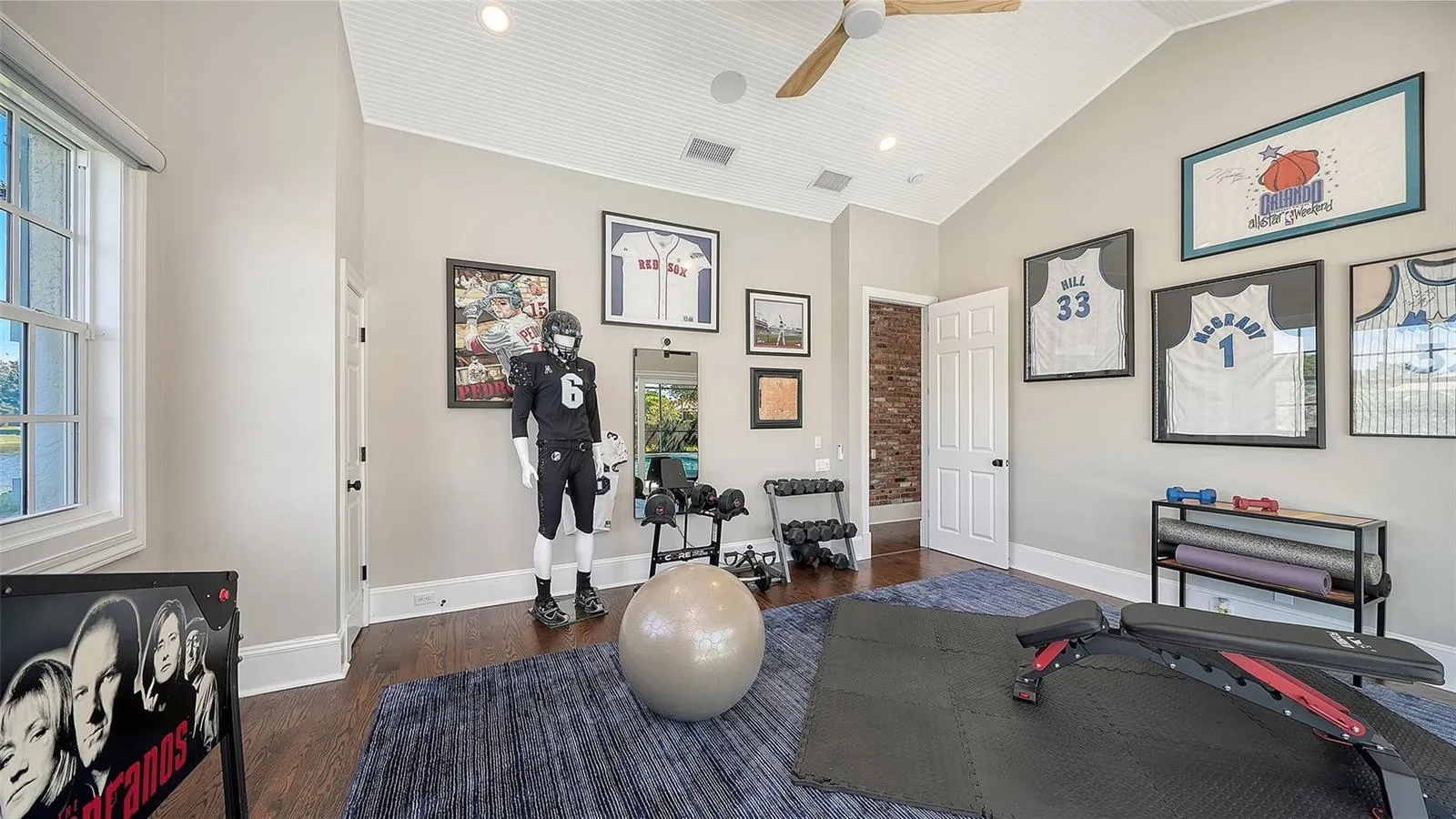 Downstair bonus room (or 5th bedroom)