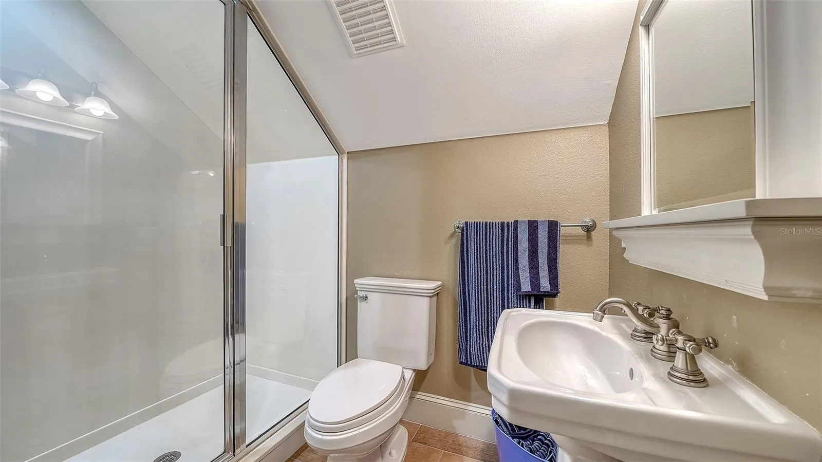 Upstairs full bath