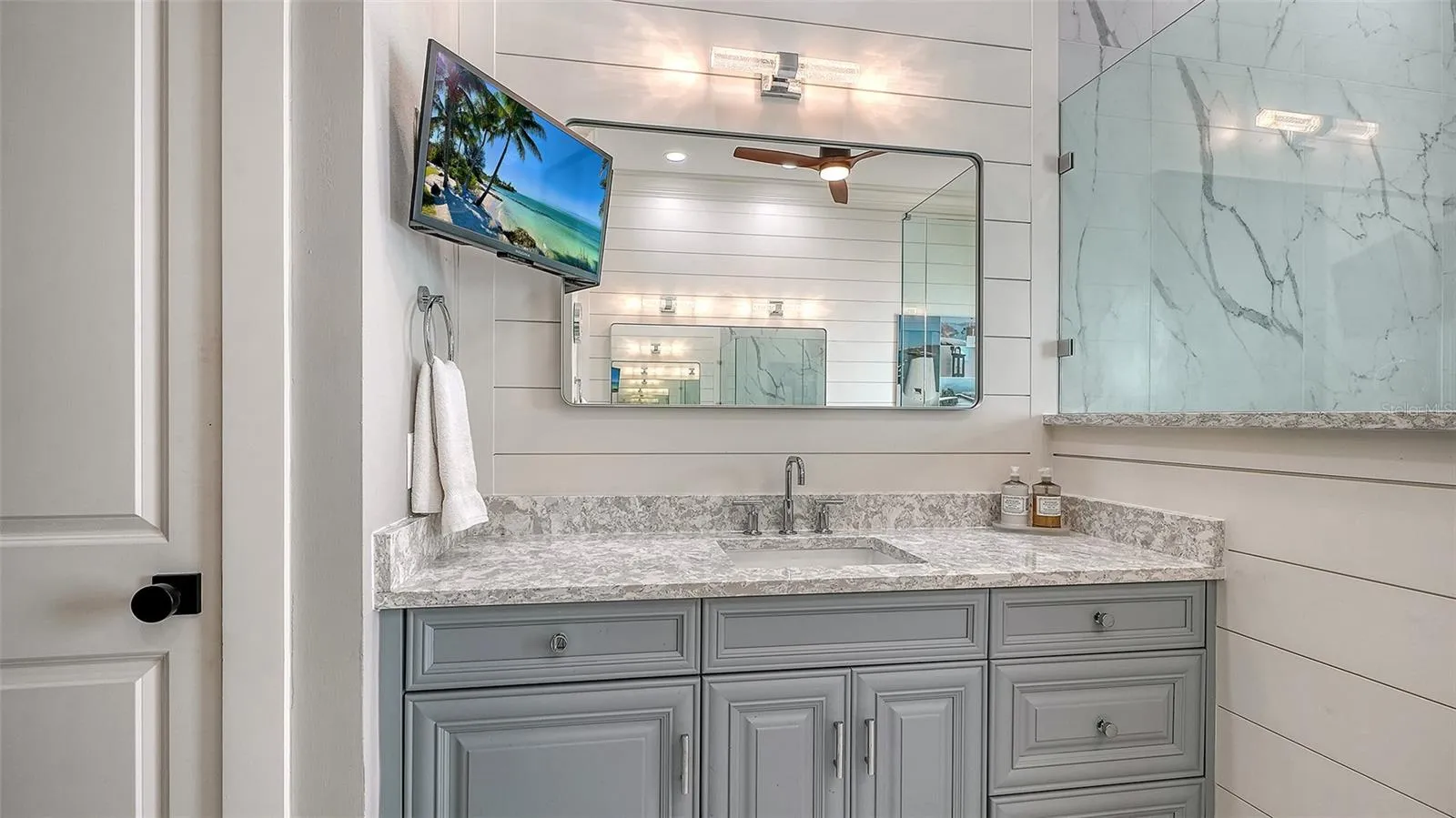 Owner's suite bath