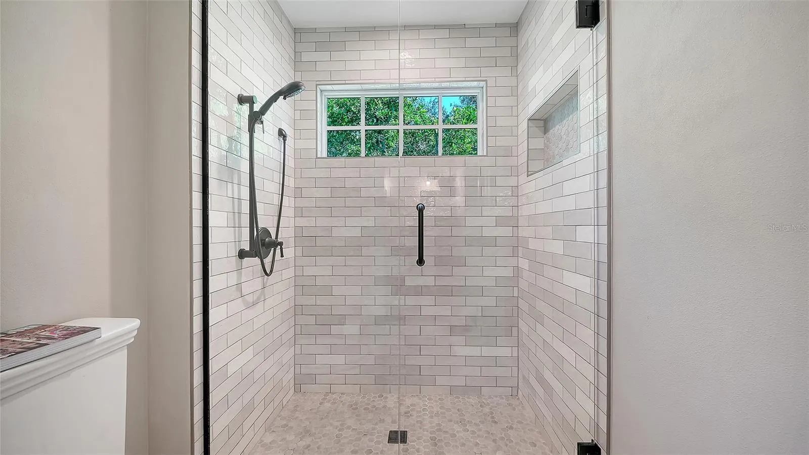 Jack and Jill bath between bedrooms 2 &amp; 3