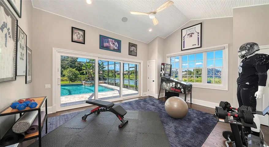 Downstair bonus room (or 5th bedroom)