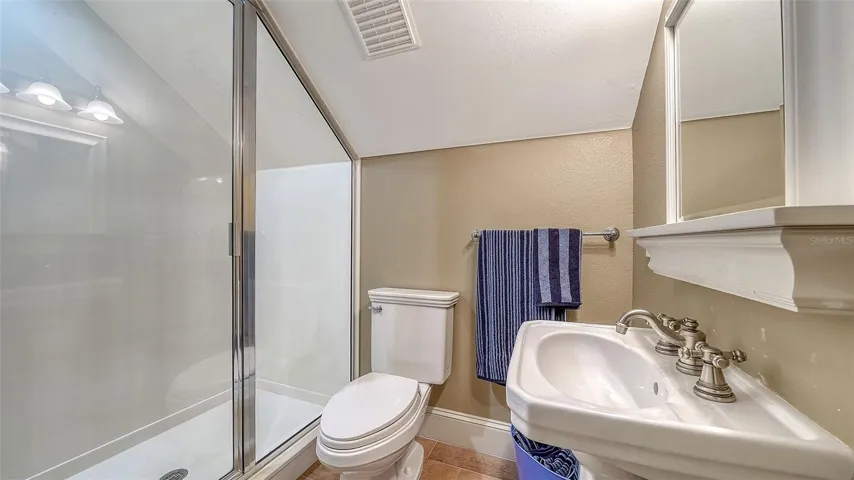 Upstairs full bath