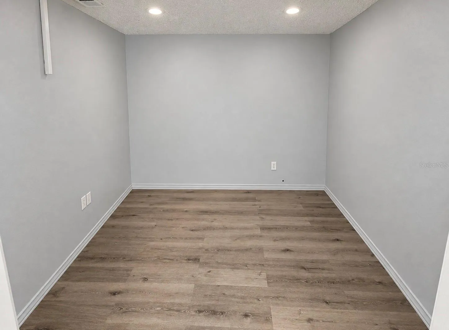 Office 2.  (9.8x9.8)