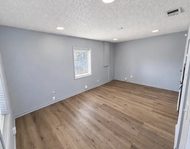 Office 1. (9.8x18)
