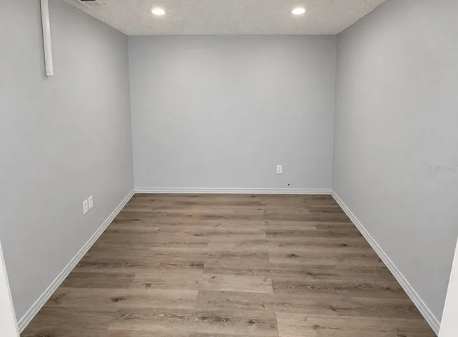 Office 2.  (9.8x9.8)