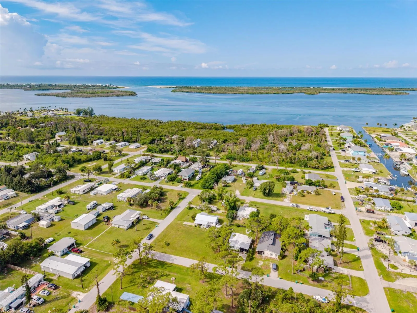 Less than 10 minutes to Manasota Key - home to 4 AMAZING BEACHES!!!