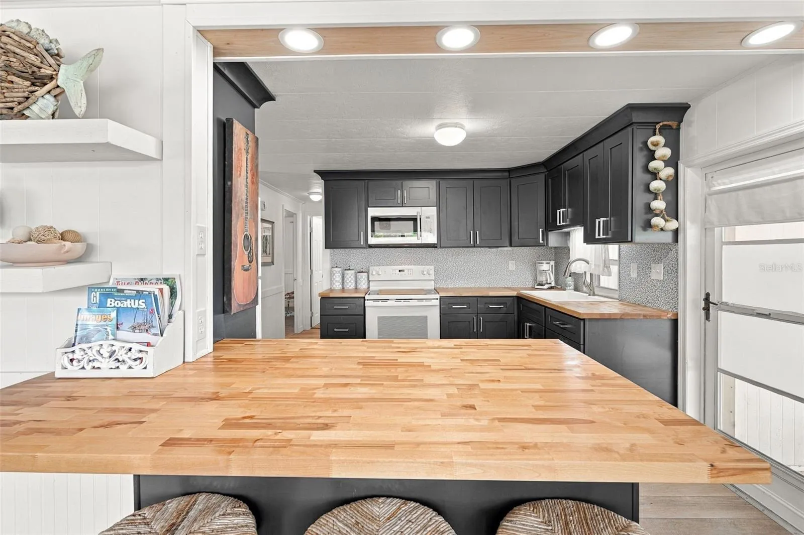 Breakfast bar