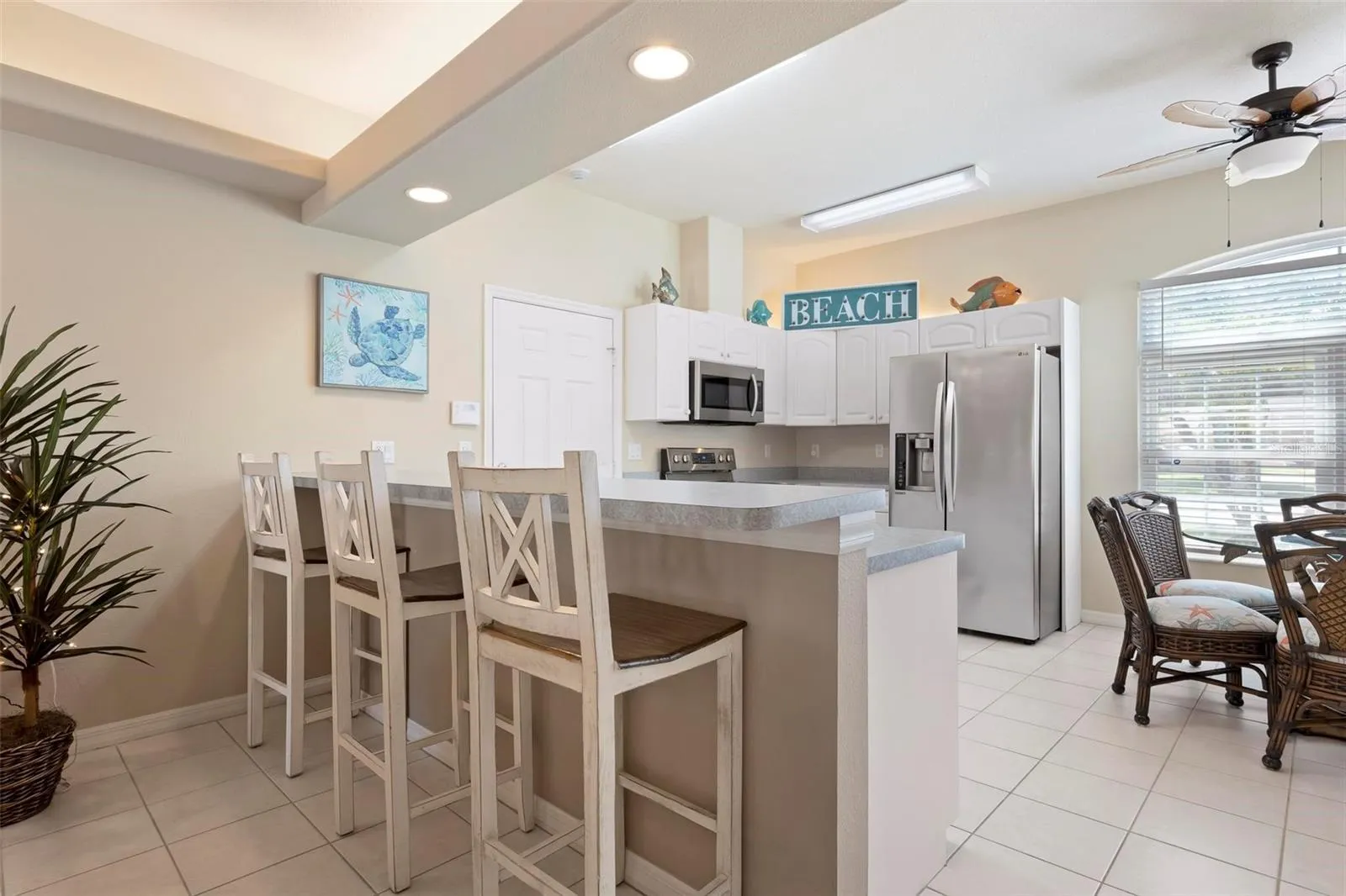 Breakfast bar - open floor plan with views out to the pool & lake