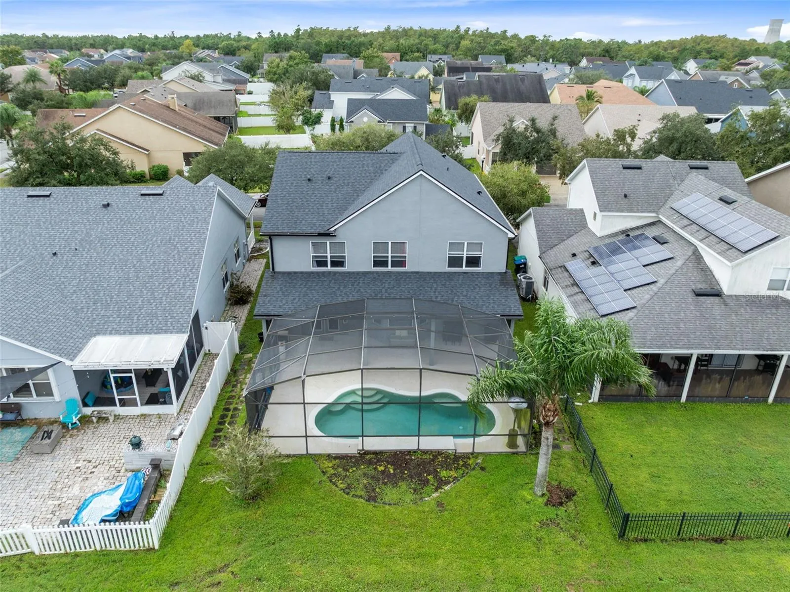 This Levitt and Sons Plymouth model offers 4 bedrooms plus an oversized bonus room that could be converted into a 5th bedroom, 3.5 bathrooms, 3,003 square feet and a 2 car garage.