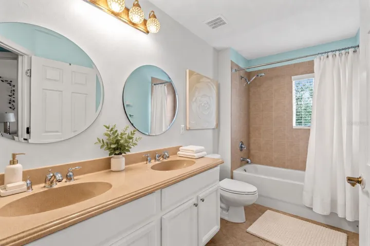 Bathroom in between 2 guest rooms.