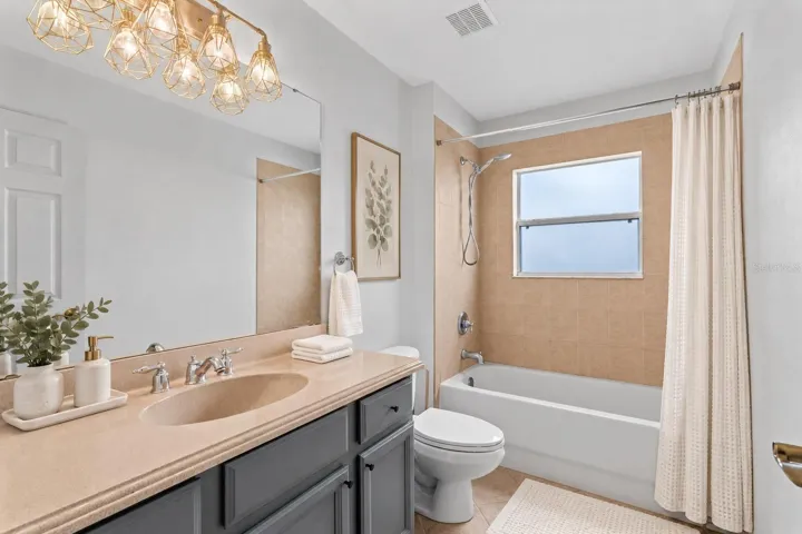 Bathroom in between 2 guest rooms.