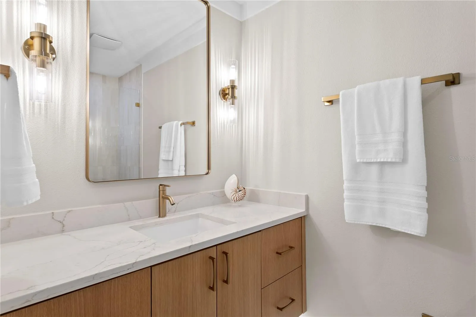 ensuite bath for 2nd bedroom