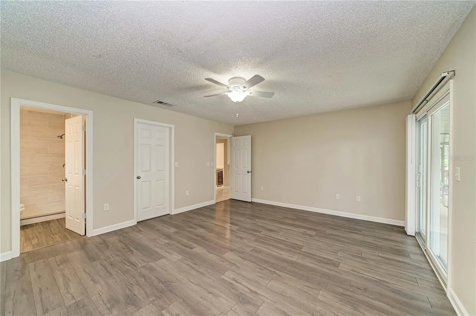Master Bedroom 03