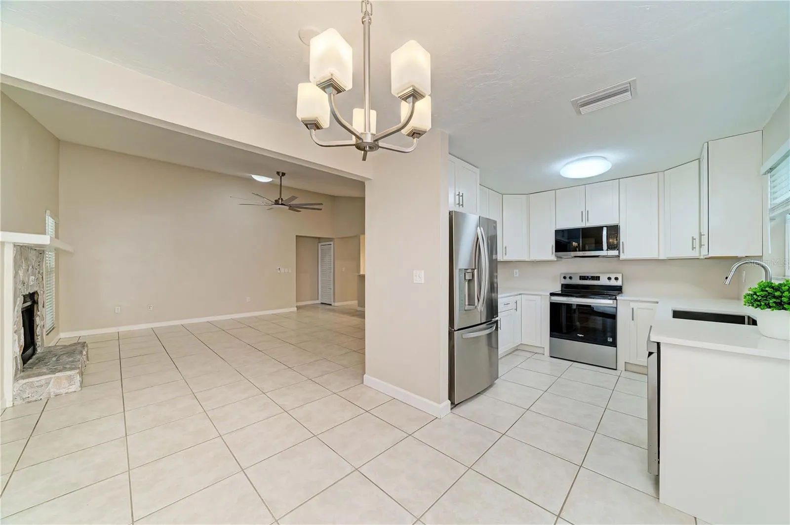 Living Room / Kitchen
