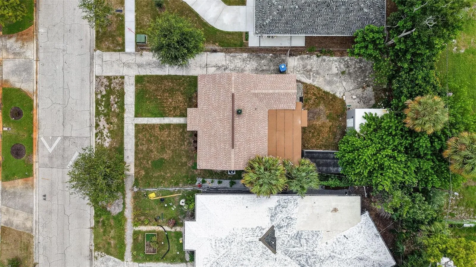 Overhead aerial view of property and surrounding area