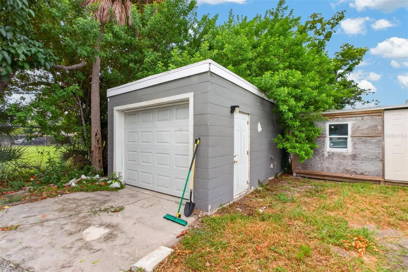 Detached Garage