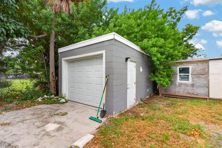 Detached Garage