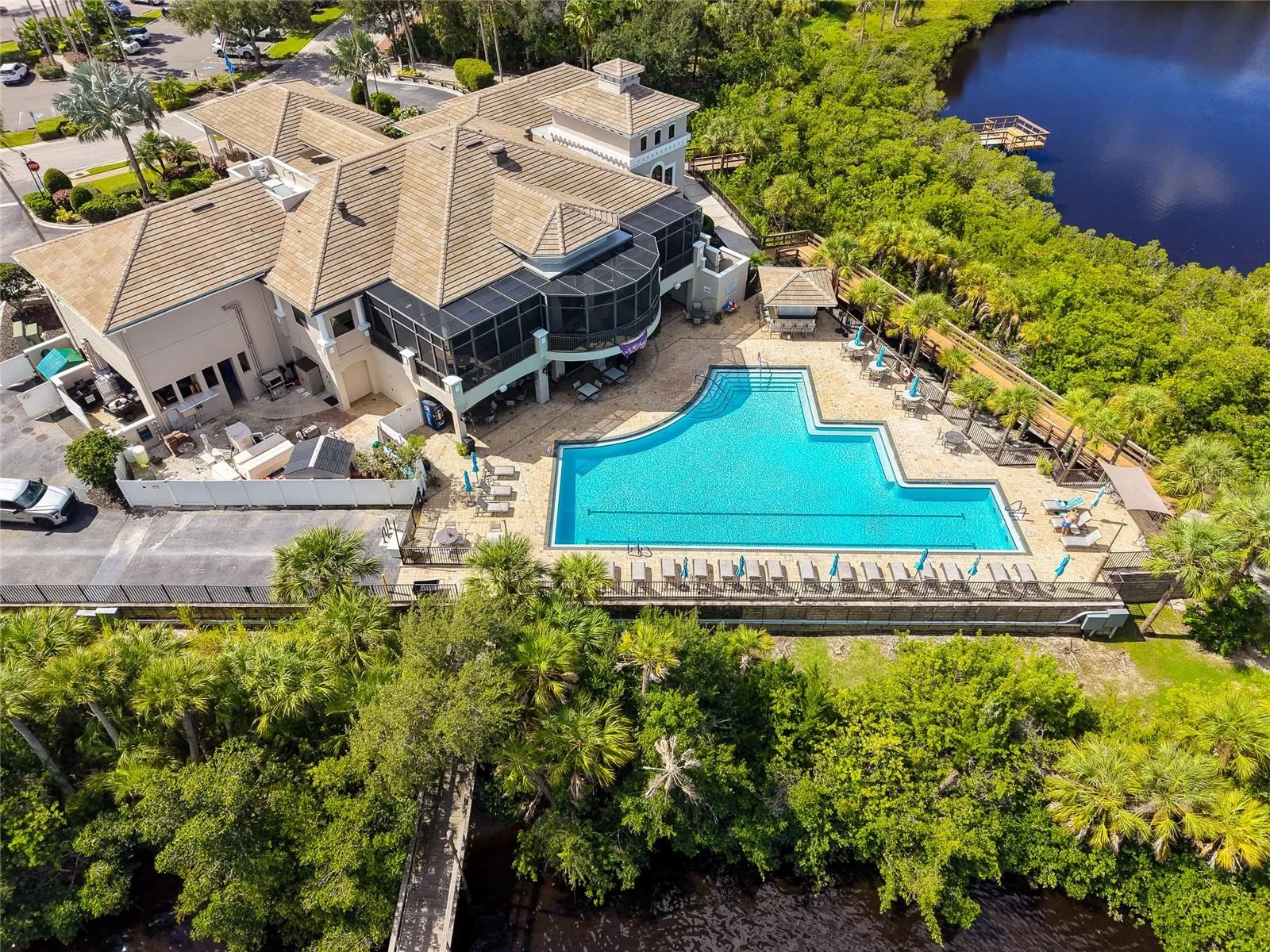 Commumnity pool and clubhouse