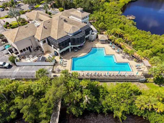 Commumnity pool and clubhouse