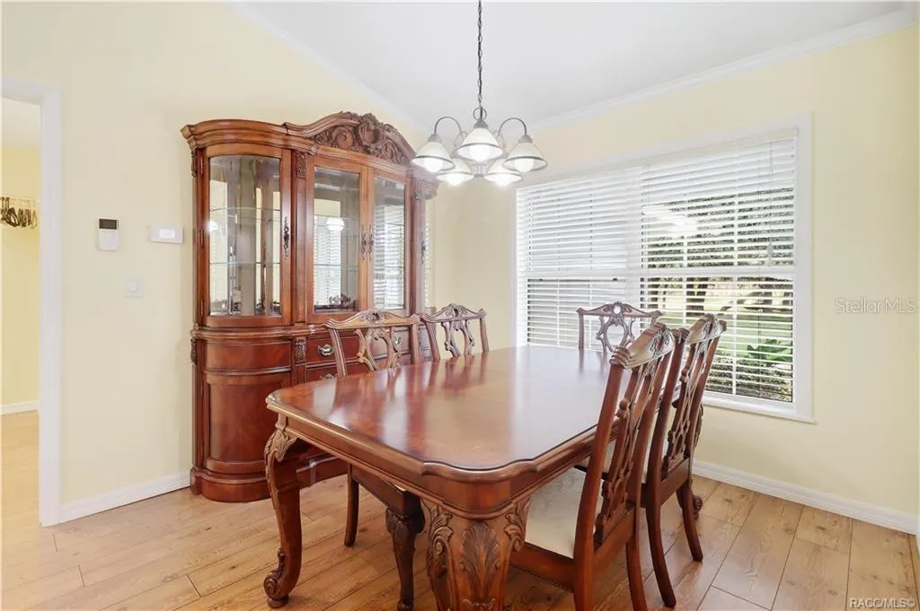 Dining Room-Bright &amp; Light