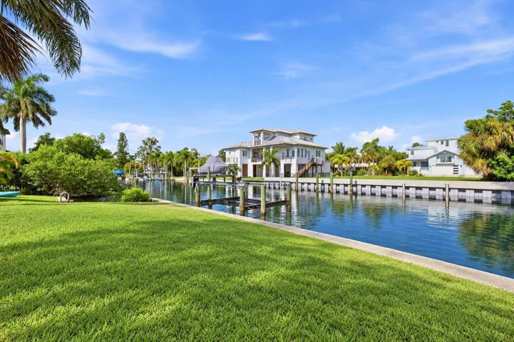 Private Canal Front.