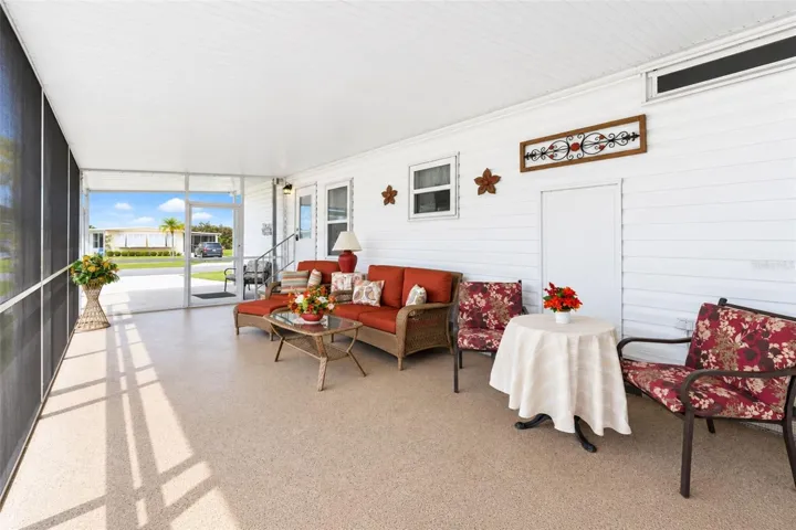 Plenty of space to relax or entertain!