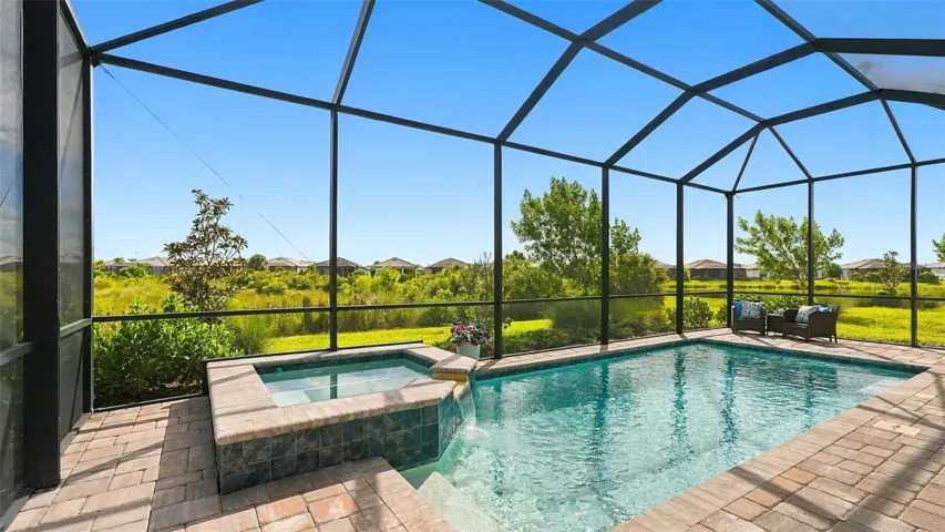 Saltwater pool/ spa